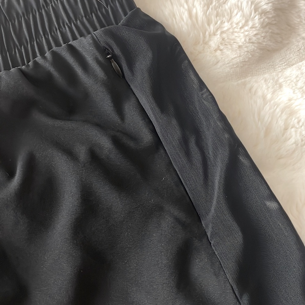 FABLETICS BLACK RUNNING SHORTS - Picture 4 of 5